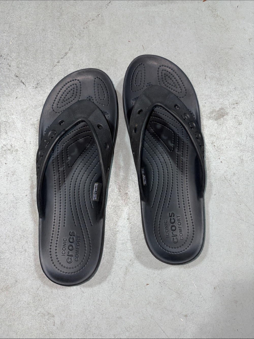 CROCS Men's Black Classic Flip Flops